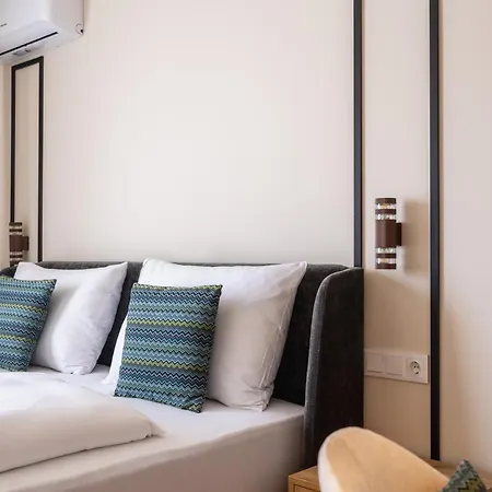 Casa - & 3*