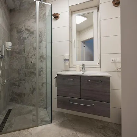 Casa - & 3*