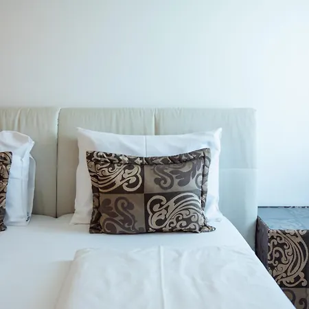 Casa - & 3*